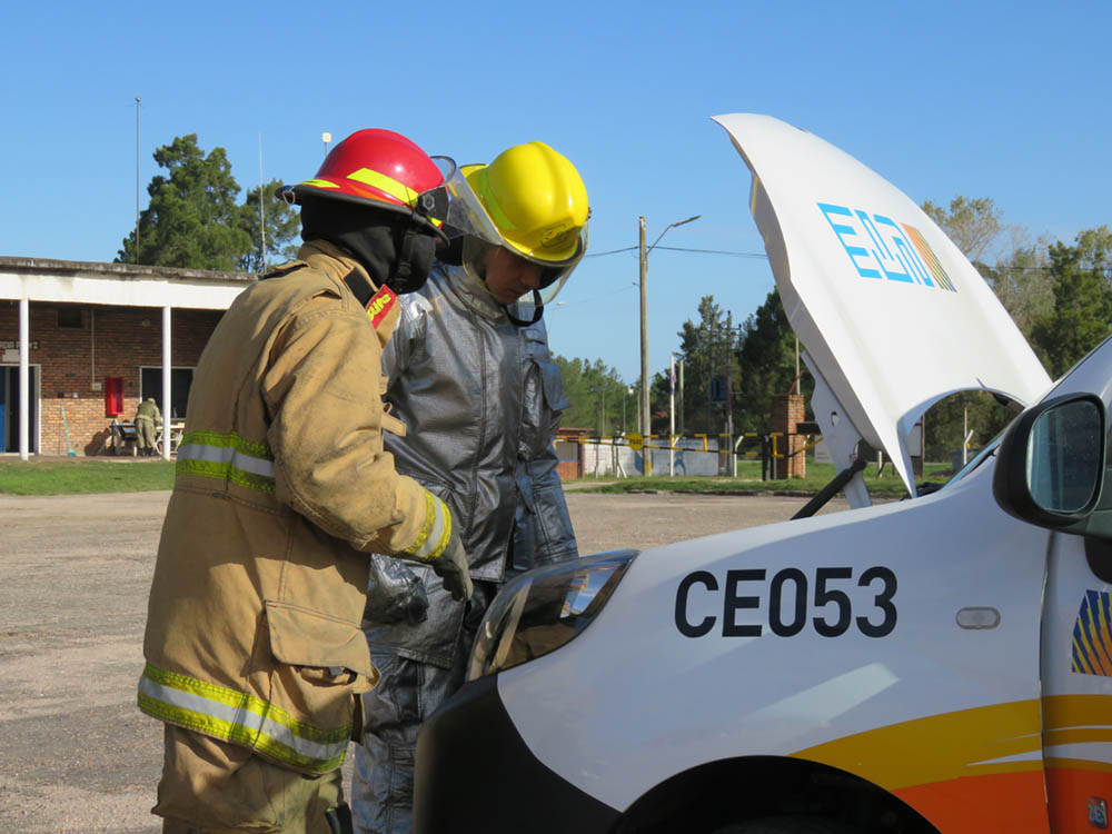 25_bomberos_fueron_capacitados_sobre_manejo_de_incidentes_relacionados_con_la_movilidad_eléctrica.jpeg