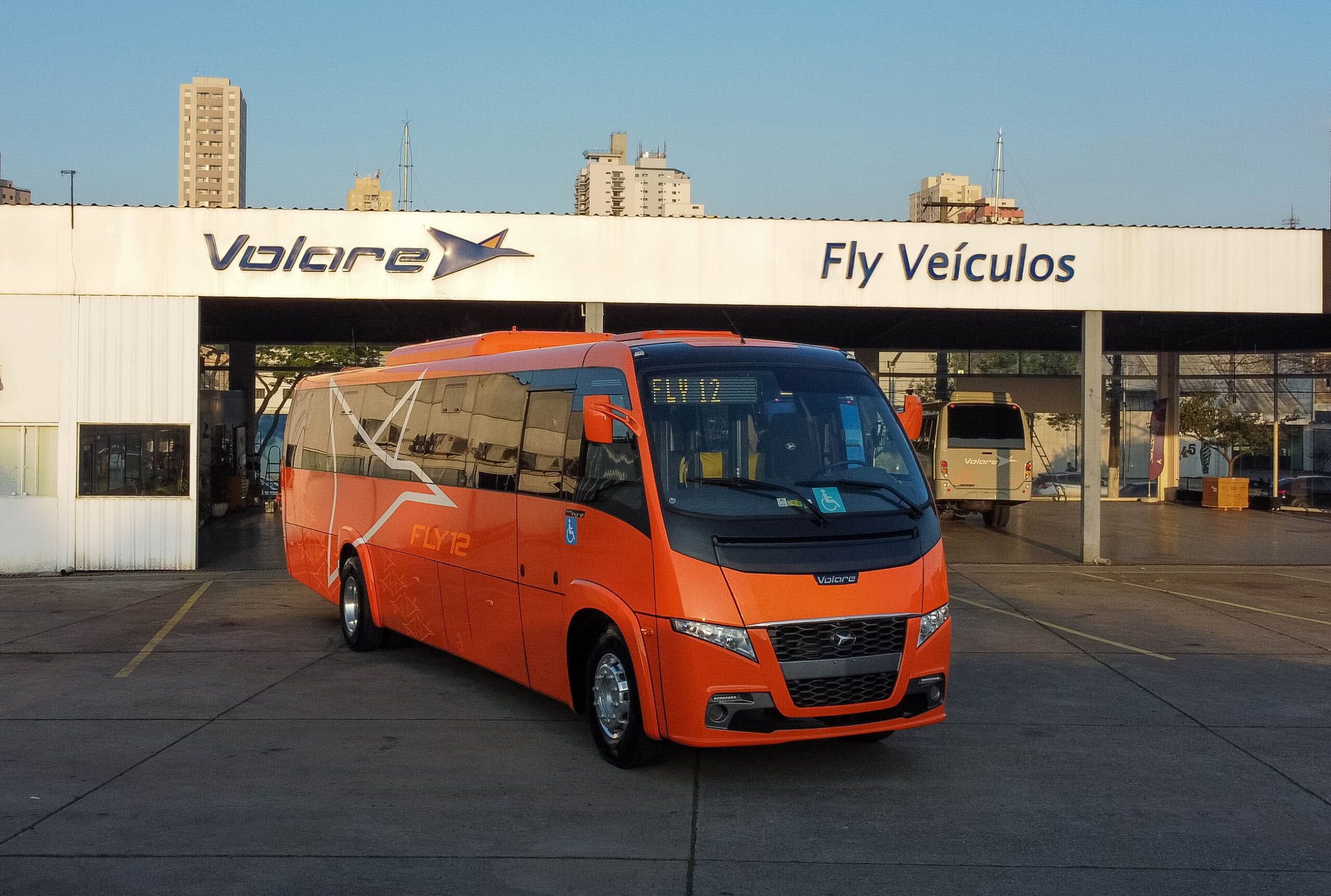 Lat.bus-2024-Volare-fortalece-lideranca-com-novas-tecnologias-e-modelos-Fly-12-scaled.jpg