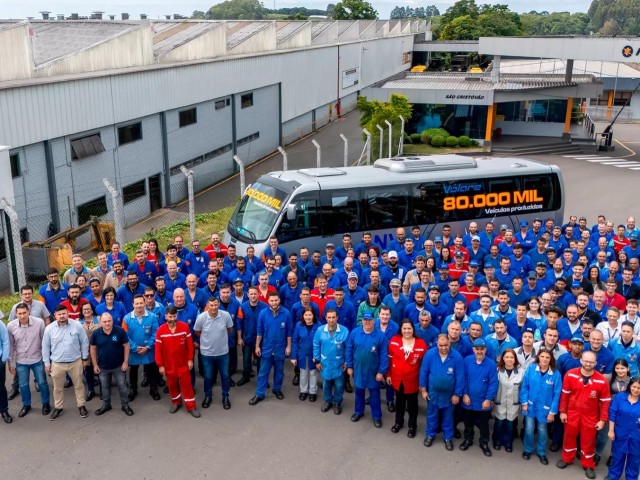 VOLARE celebra entrega del microbus 80 MIL