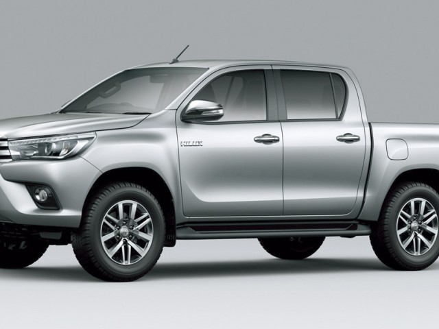 AYAX presentó la Nueva Toyota HILUX 2016