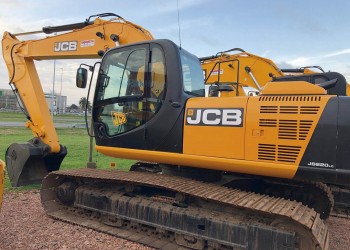 Excavadora JCB modelo JS220 (23.000kgs). Año 2014 con 4000hs de uso, igual a nuevo