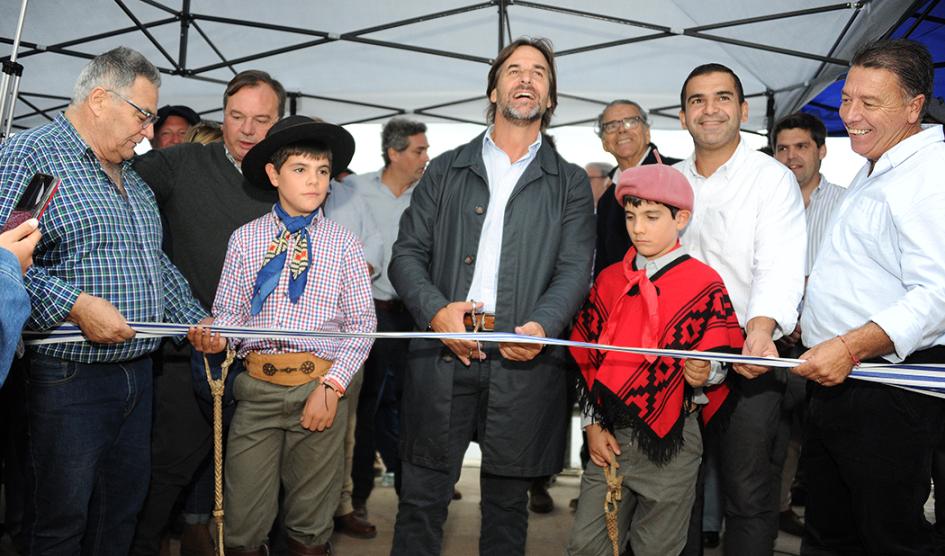 Lacalle Pou inauguró puente en el límite de los departamentos de Cerro Largo y Durazno