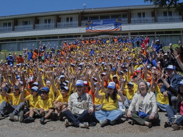 Túnicas en Red: Más de 600 escolares participan en programa educativo de UTE que promueve eficiencia energética