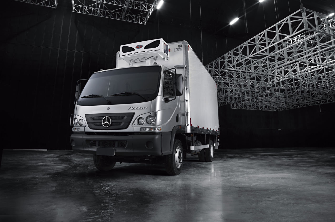 Nuevo Mercedes-Benz Accelo 915: Un pequeño gigante