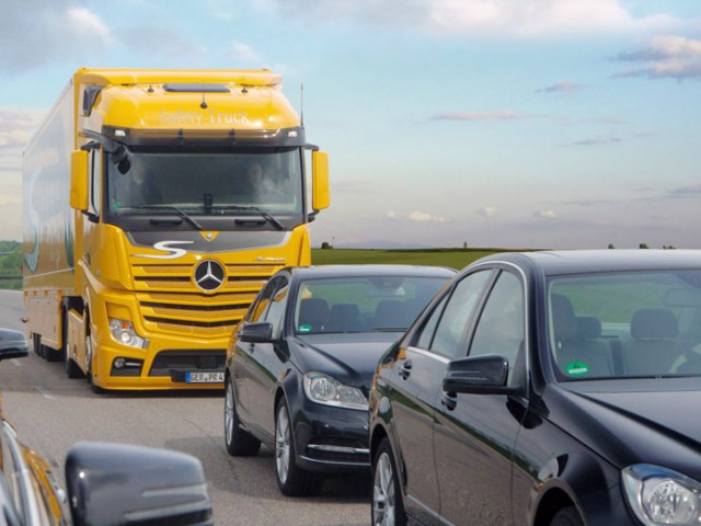 Mercedes Benz cuenta con un sistema revolucionario de seguridad: Active Brake Assist 2