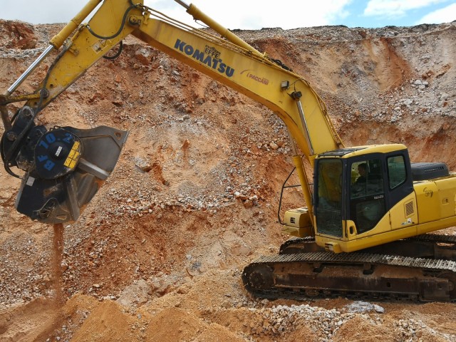 BF70.2__Komatsu_PC210-7__-_Croatia__Quarry__Aggregate_2