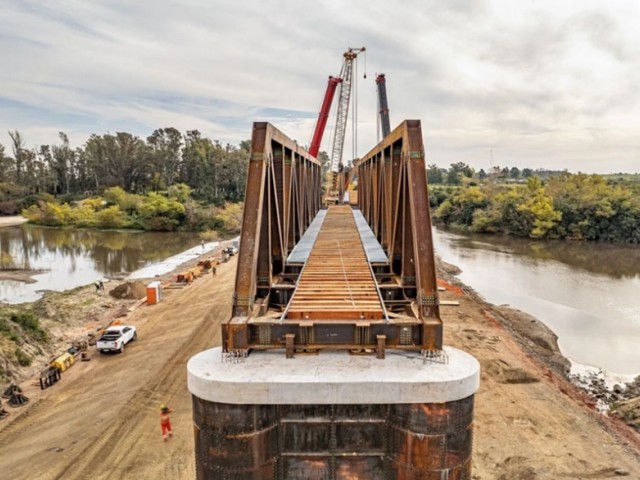 BID Invest estructura el bono B más grande de su historia para financiar la Línea Ferrocarril Central en Uruguay