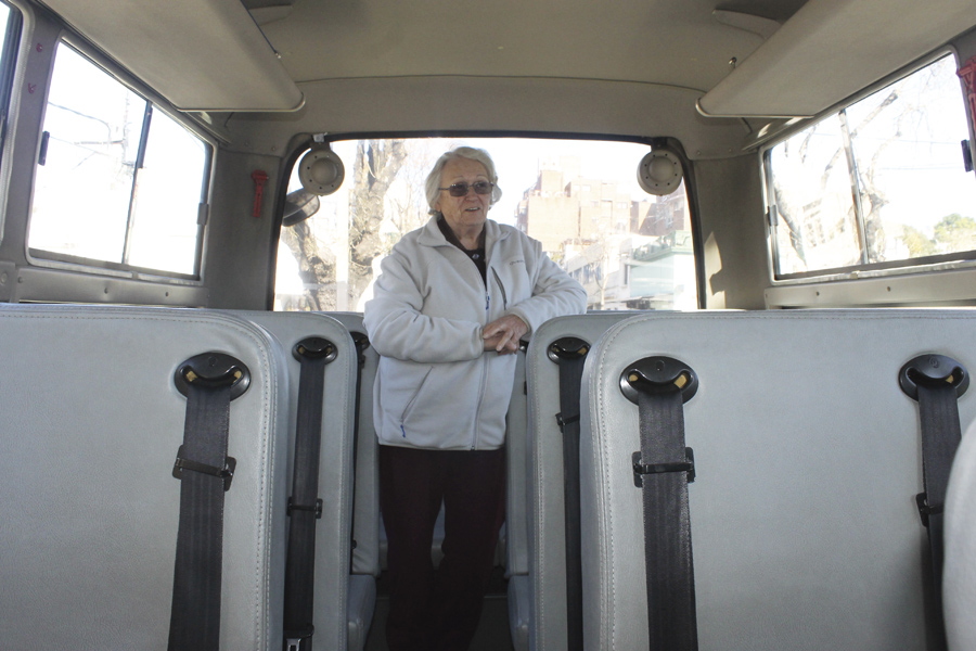 Blanquita: Toda una vida en el transporte escolar