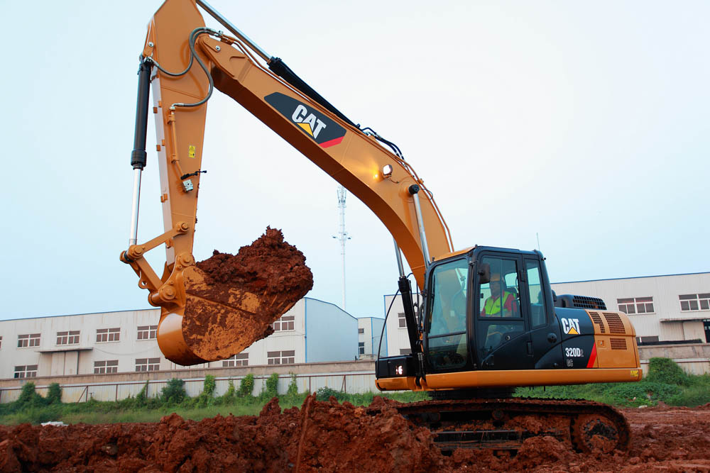 La nueva 320D2/D2 L CAT cuenta con un sólido sistema de combustible, un potente sistema hidráulico y estructuras duraderas para ofrecer un rendimiento óptimo