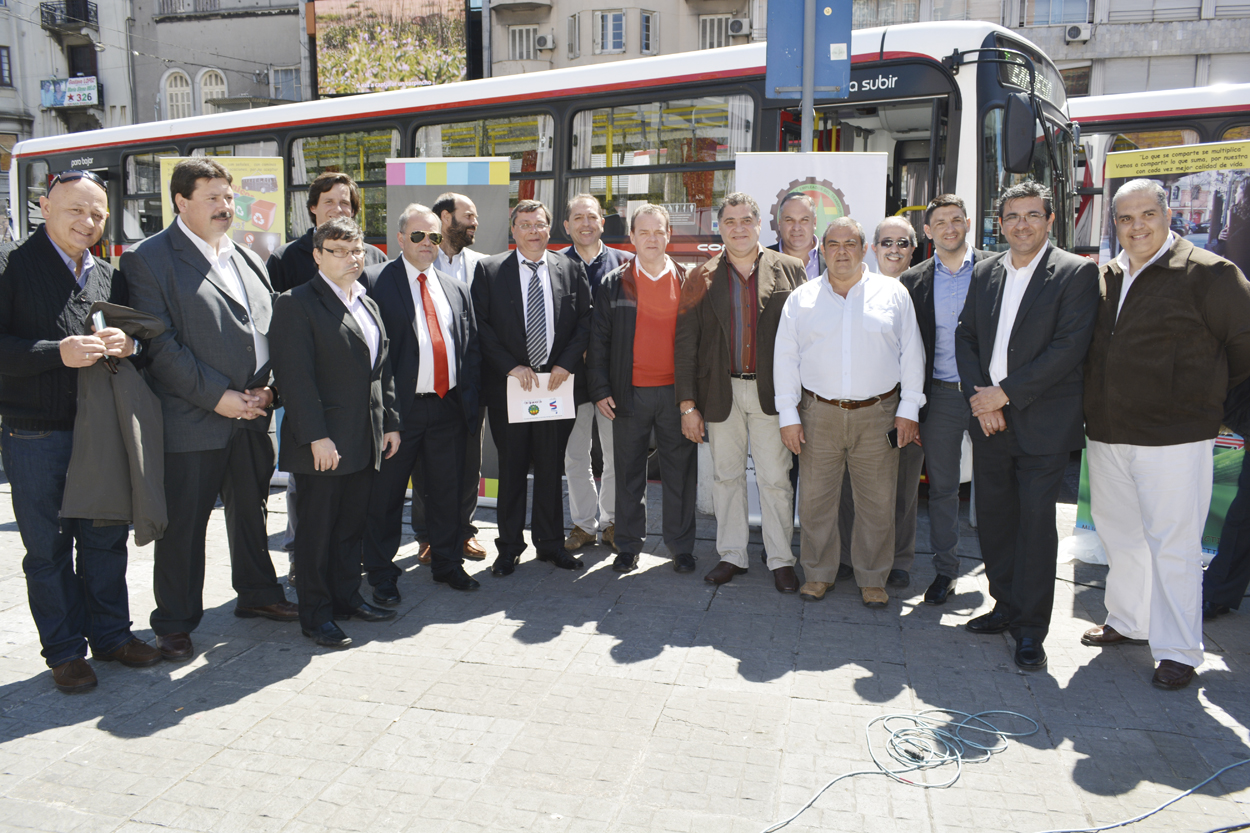 COETC presentó los primeros ómnibus Euro 5 en Montevideo