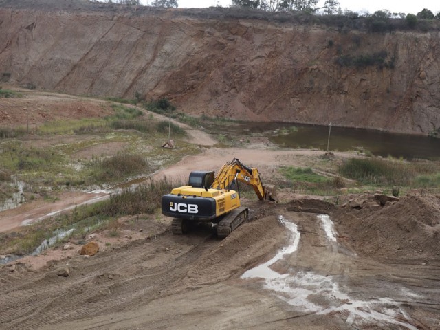 Cantera MRA LTDA. confía en JCB