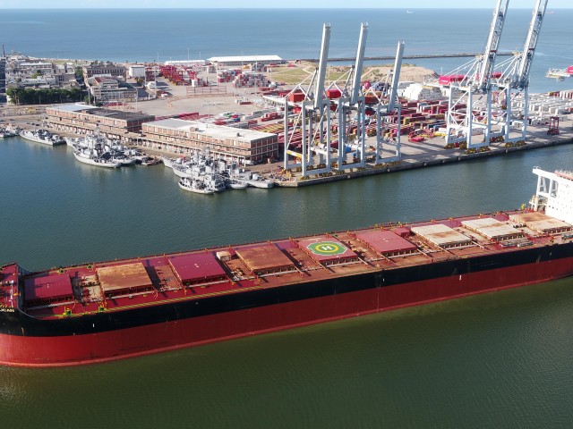 Operativa del Buque Cape Pelican en el puerto de Montevideo