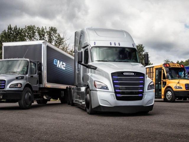 Daimler Trucks lanza camiones eléctricos en Estados Unidos