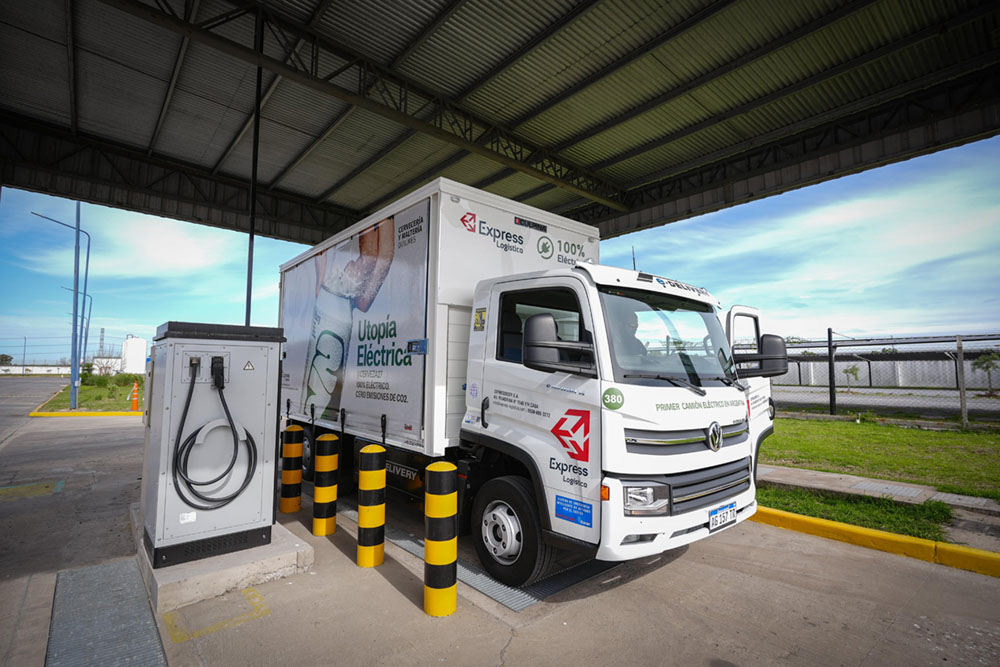 Volkswagen Camiones y Buses entrega el primer camión eléctrico de la Argentina a Cervecería y Maltería Quilmes