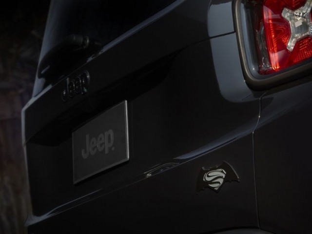 Edicion_especial_Jeep_Renegade_Dawn_of_Justice_1