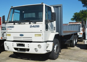 Ford Cargo 2428 6x2 con chata, 2008