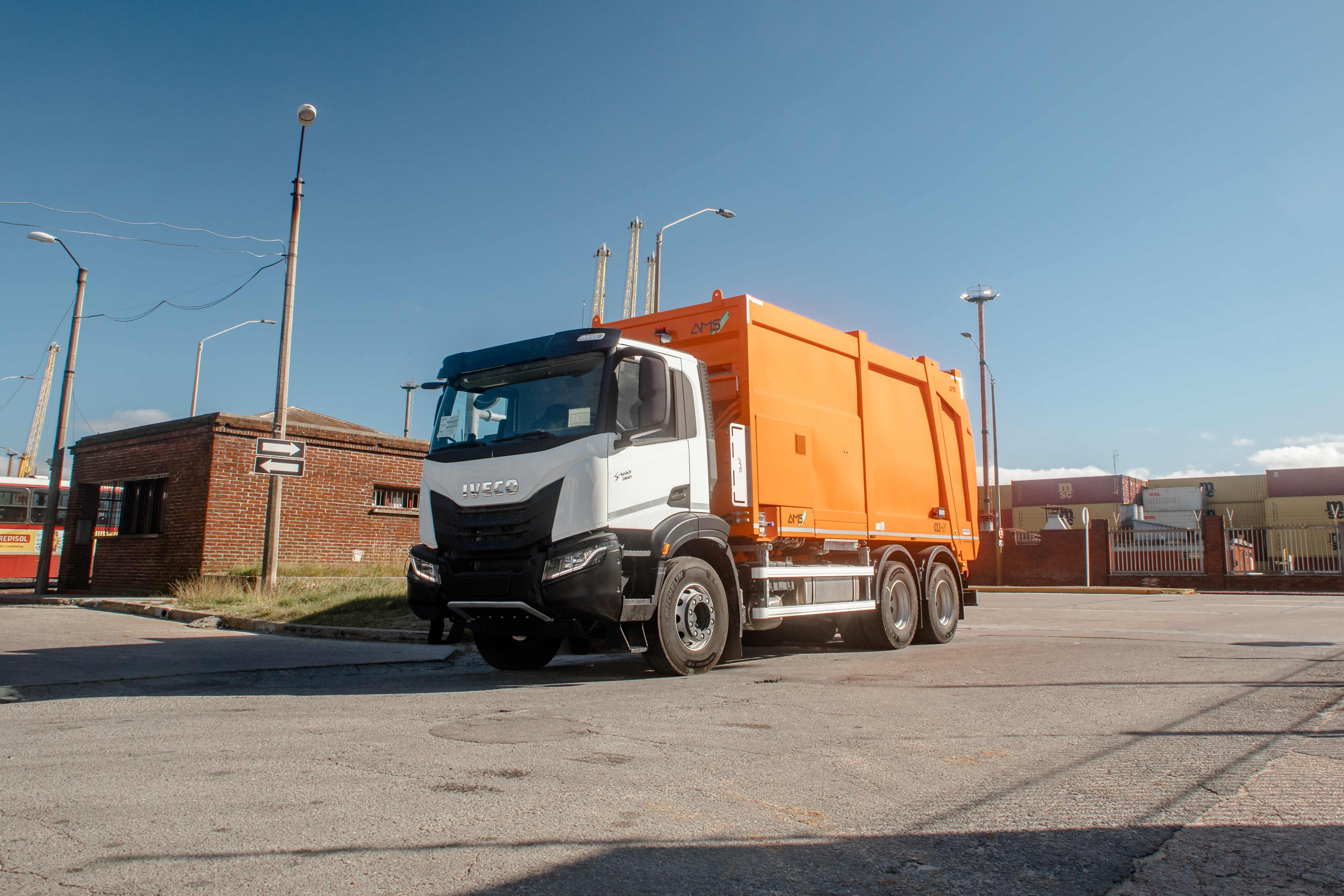 Ecotecno renueva su confianza en los vehículos IVECO y adquiere flota para servicios municipales en Maldonado