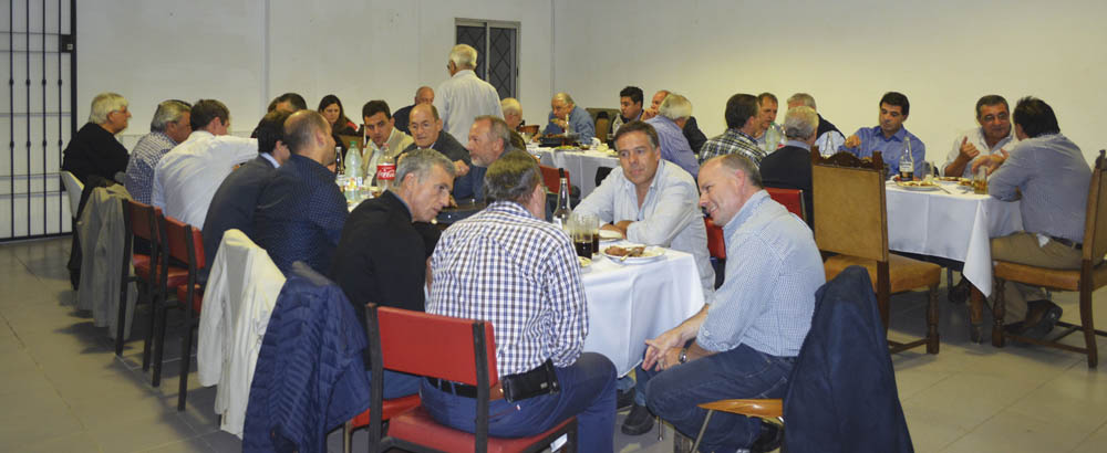 Grupo 12 realizó una cena de camaradería