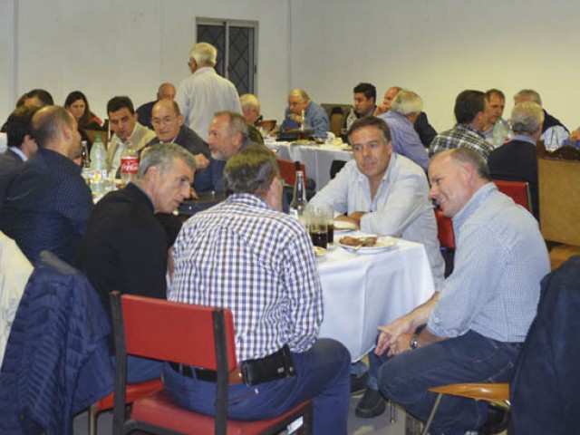 Grupo 12 realizó una cena de camaradería