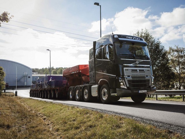 La nueva transmisión I-Shift con marchas super reducidas permite el arranque desde parado con hasta 325 toneladas (VIDEO)