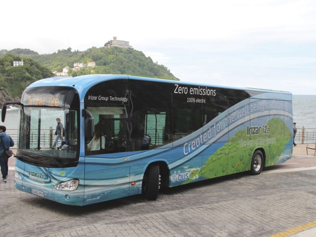 Irizar, primera empresa europea fabricante de ómnibus en entregar dos autobuses eléctricos urbanos zero emisiones 