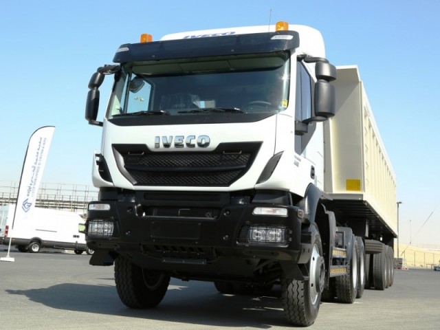 Iveco lanza en los Emiratos Árabes el Trakker EuroTronic, un vehículo capaz de circular en las condiciones todoterreno más extremas con el máximo confort y una alta rentabilidad