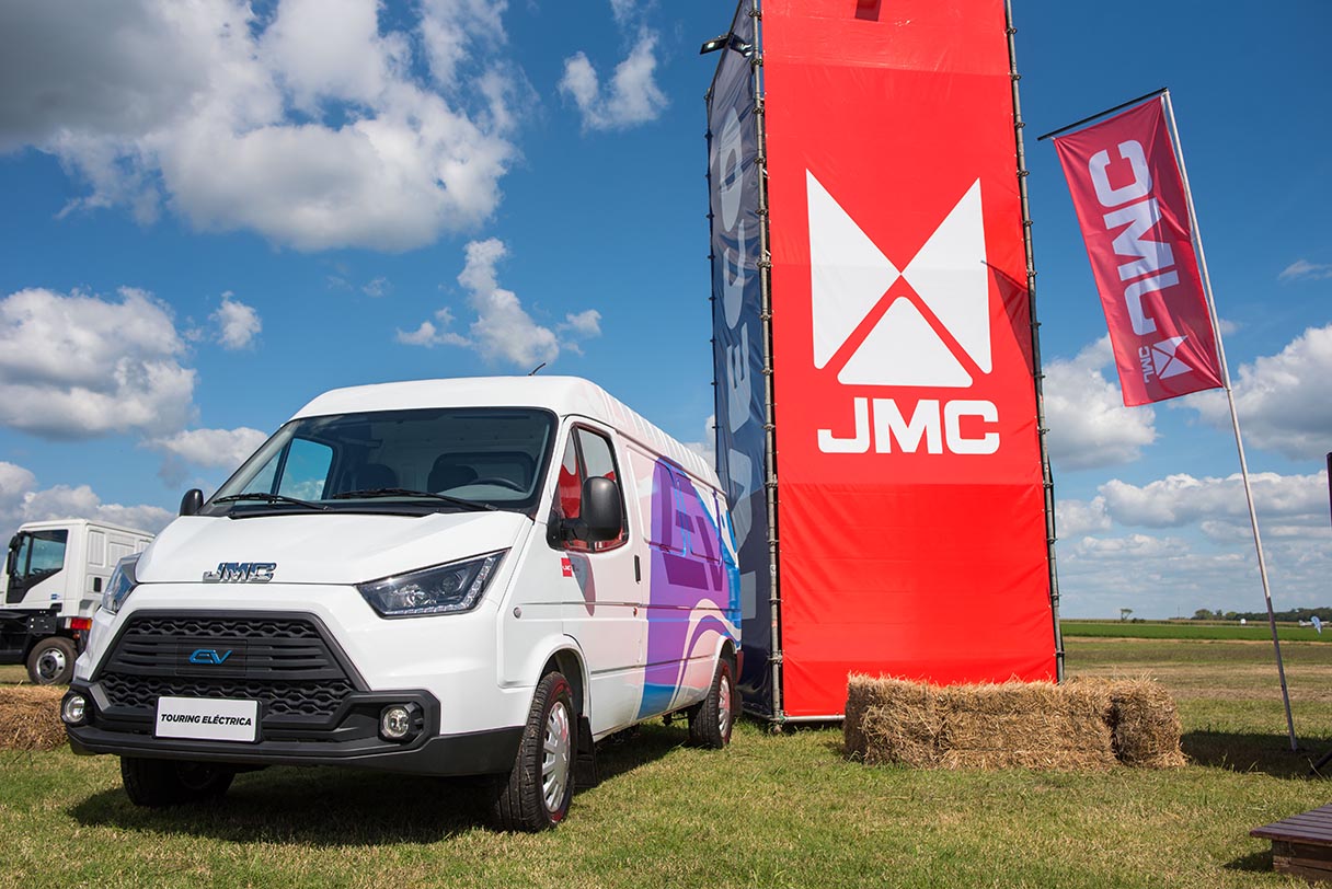 Santa Rosa presentó el nuevo JMC Touring Cargo Box eléctrico