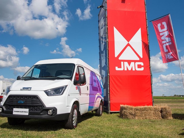 Santa Rosa presentó el nuevo JMC Touring Cargo Box eléctrico