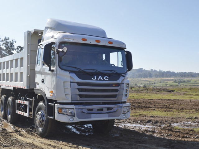 Jac_336Hp_Gallop_6x4_Volcadora_1