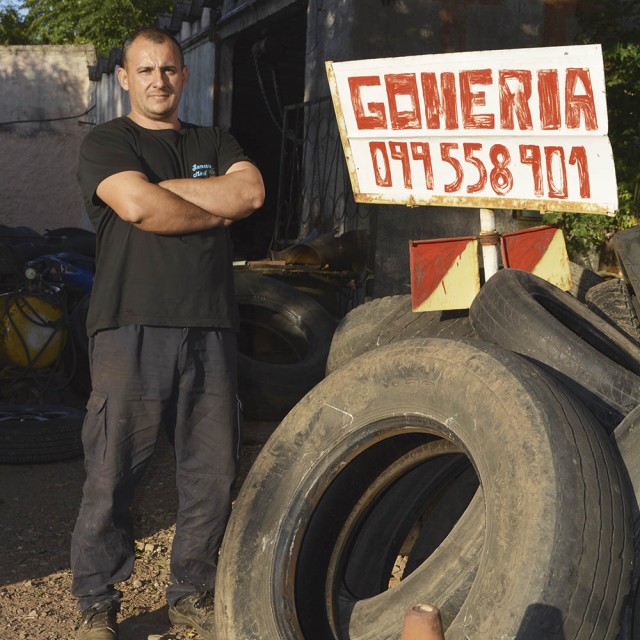 Keni, el gomero de Cuchilla de Peralta: “Si uno se niega a que le enseñen, el librito de uno siempre va a ser chiquito”