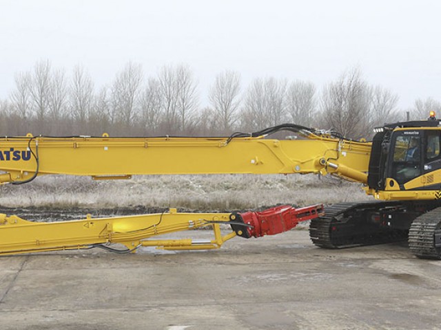 Komatsu presenta un nuevo sistema de cambio de pluma para excavadoras de demolición de alto alcance