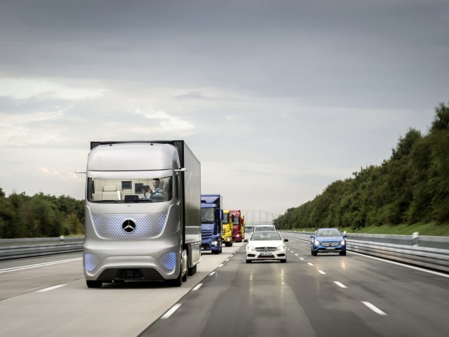 Mercedes-Benz Future Truck 2025: el camión que conduce solo presenta su diseño