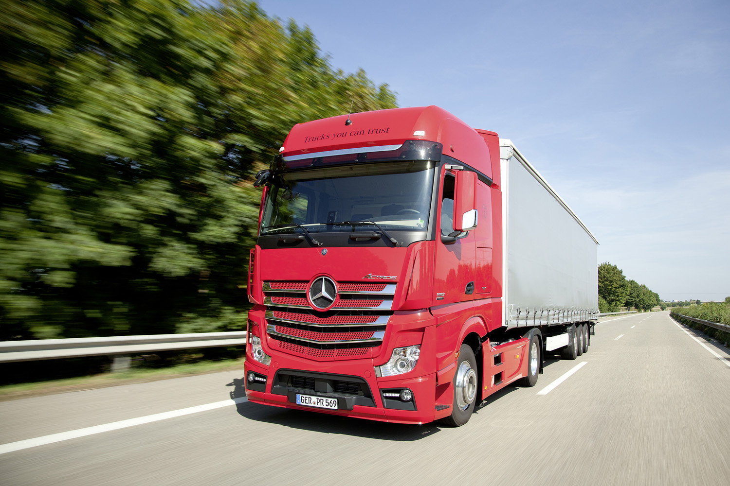 Varios modelos de camiones Mercedes-Benz fueron aprobados para uso de aceite vegetal tratado con hidrógeno (HVO)