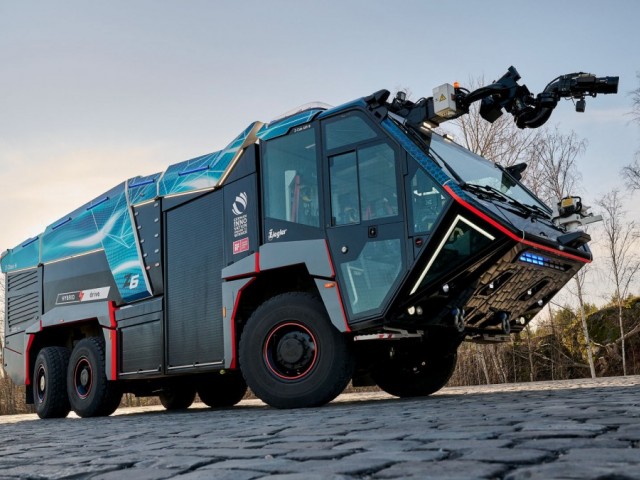 La solución híbrida de Scania desarrollada para fines industriales y marinos es perfecta para los camiones de bomberos de aeropuertos 