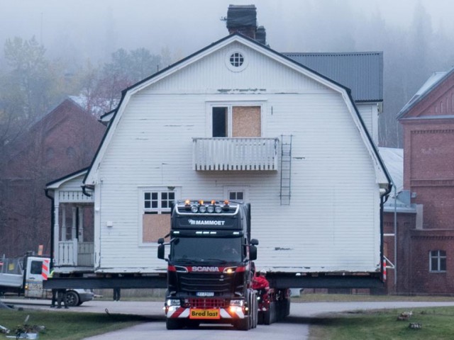 Moviendo un pueblo sueco entero con Scania