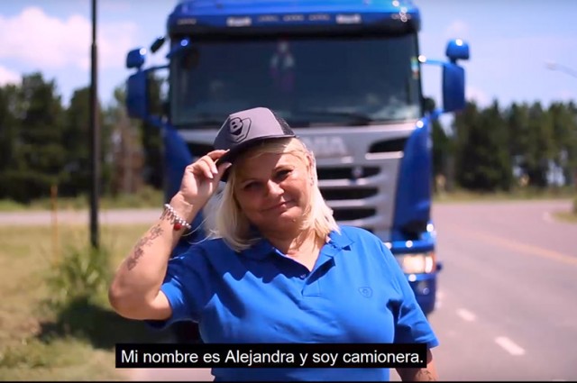 Mujeres al volante de un Scania - Alejandra