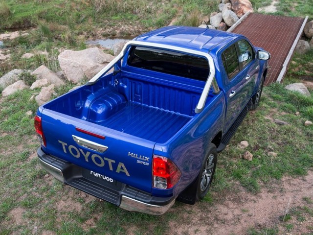 NUEVA-HILUX-2016-3