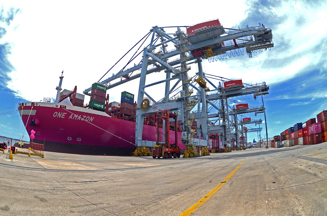 El sexto buque más grande del mundo, de la naviera ONE, estuvo en el puerto de Montevideo