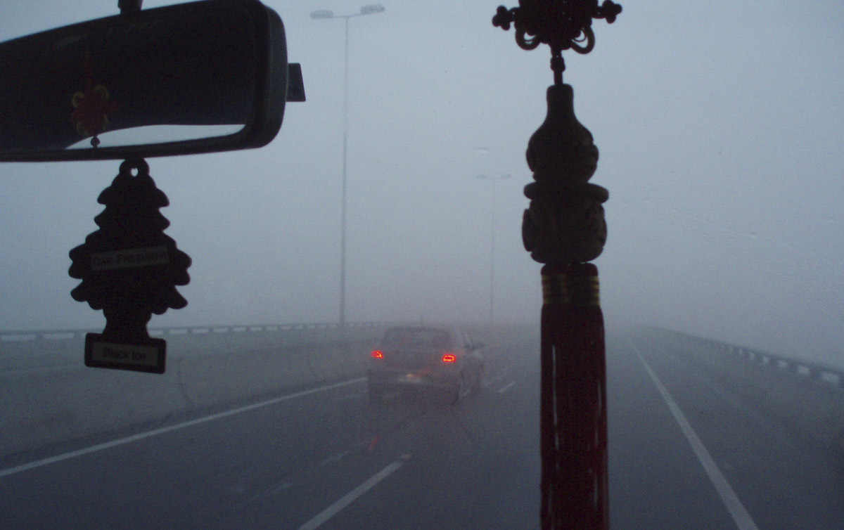 10 consejos para manejar con niebla: lo que sí debemos hacer