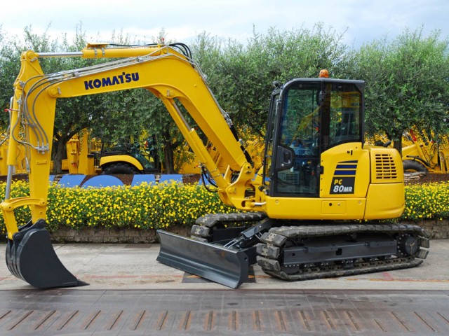 Komatsu presenta la nueva miniexcavadora PC80MR-5 