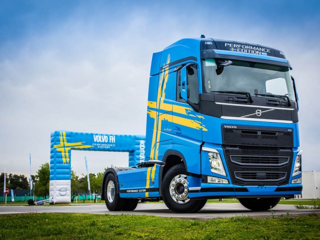 Volvo lanza el FH Performance Edition en Argentina, una edición limitada con las últimas funcionalidades más innovadoras de la marca sueca como el famoso Volvo Dynamic Steering