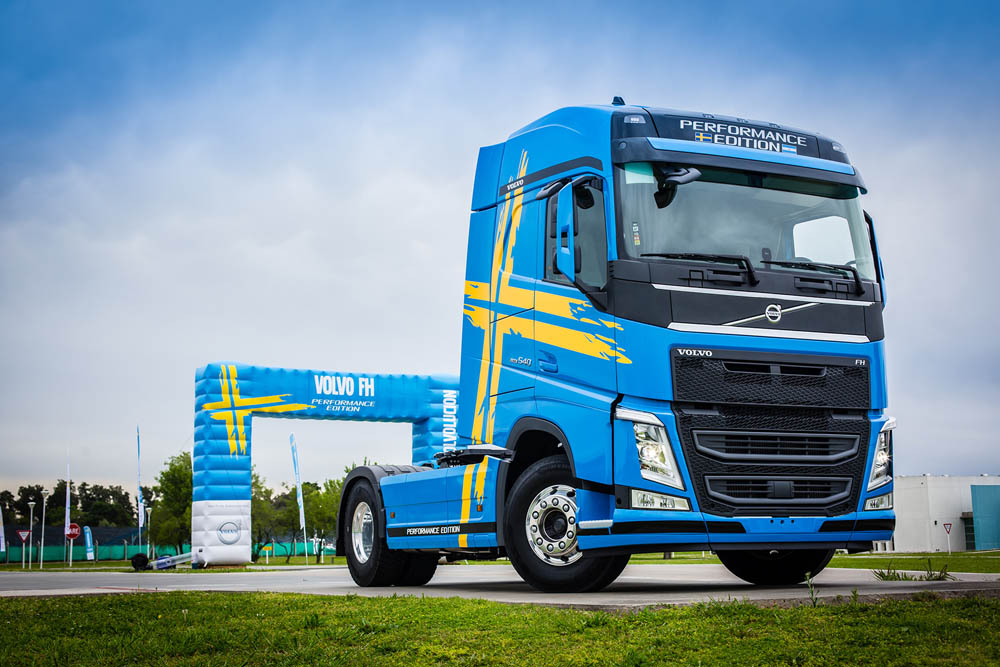 Volvo lanza el FH Performance Edition en Argentina, una edición limitada con las últimas funcionalidades más innovadoras de la marca sueca como el famoso Volvo Dynamic Steering