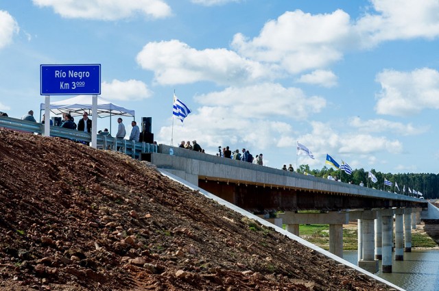 Ministerio de Transporte inauguró puente que unirá Tacuarembó y Durazno