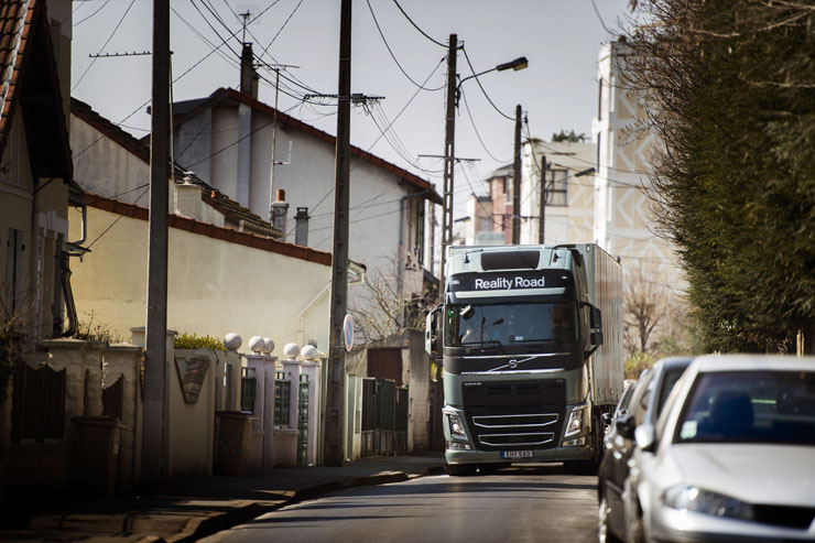 Volvo Trucks presenta el servicio de posicionamiento para las operaciones de transporte en las que el tiempo resulta esencial