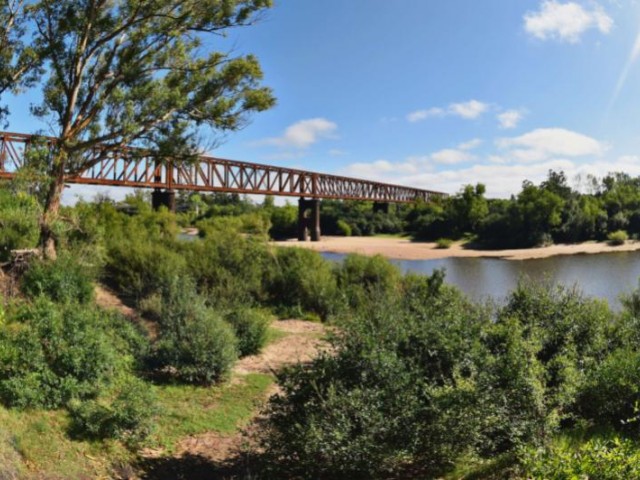 Puente ferroviario sobre río Yí mantendrá su fisonomía