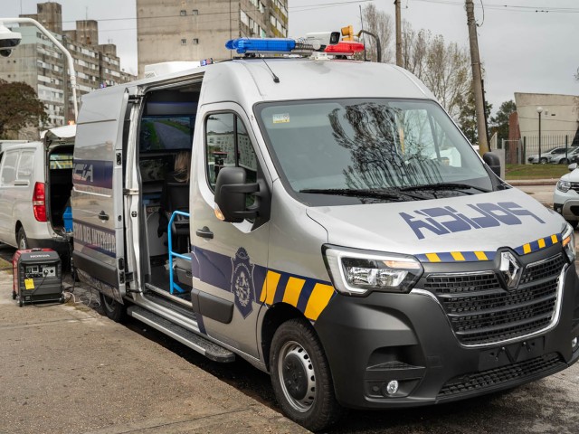 Ministerio del Interior presentó un Centro de Comando Móvil instalado en una Renault Master