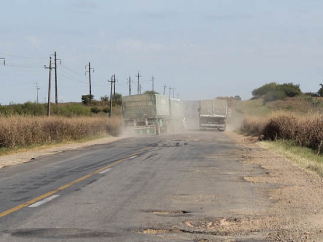 Rutas en mal estado vuelven a movilizar a vecinos de Colonia