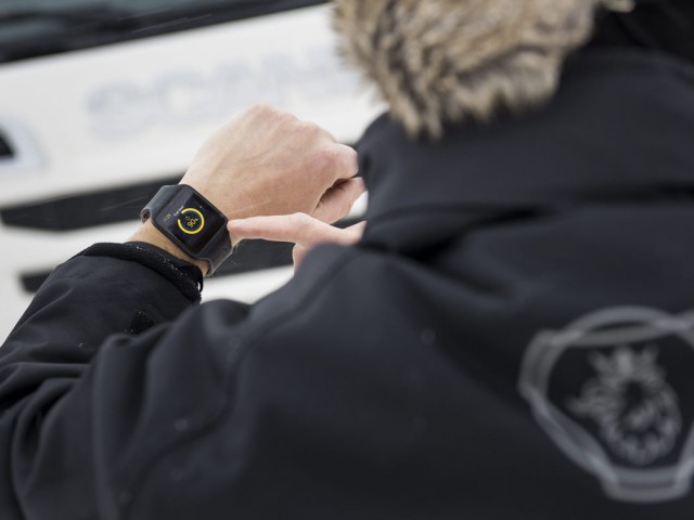 Scania_Black_Griffin_Smart_Watch_03