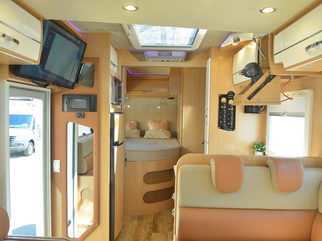 Sprinter_Motorhome_10