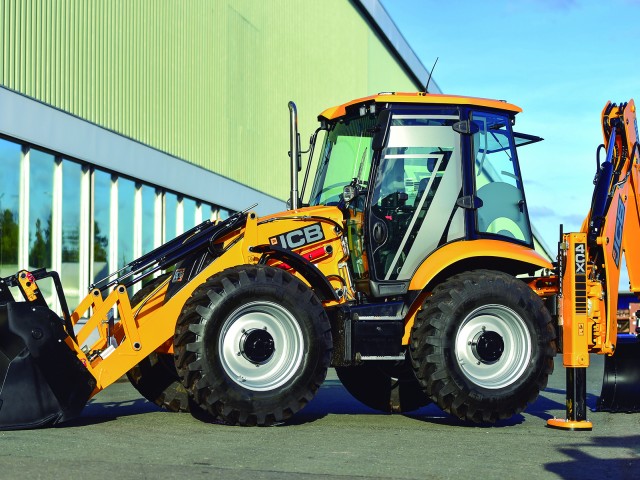 JCB celebra los 70 años de la invención y fabricación de la primera retroexcavadora del mundo, con su edición especial “Platinum JCB”